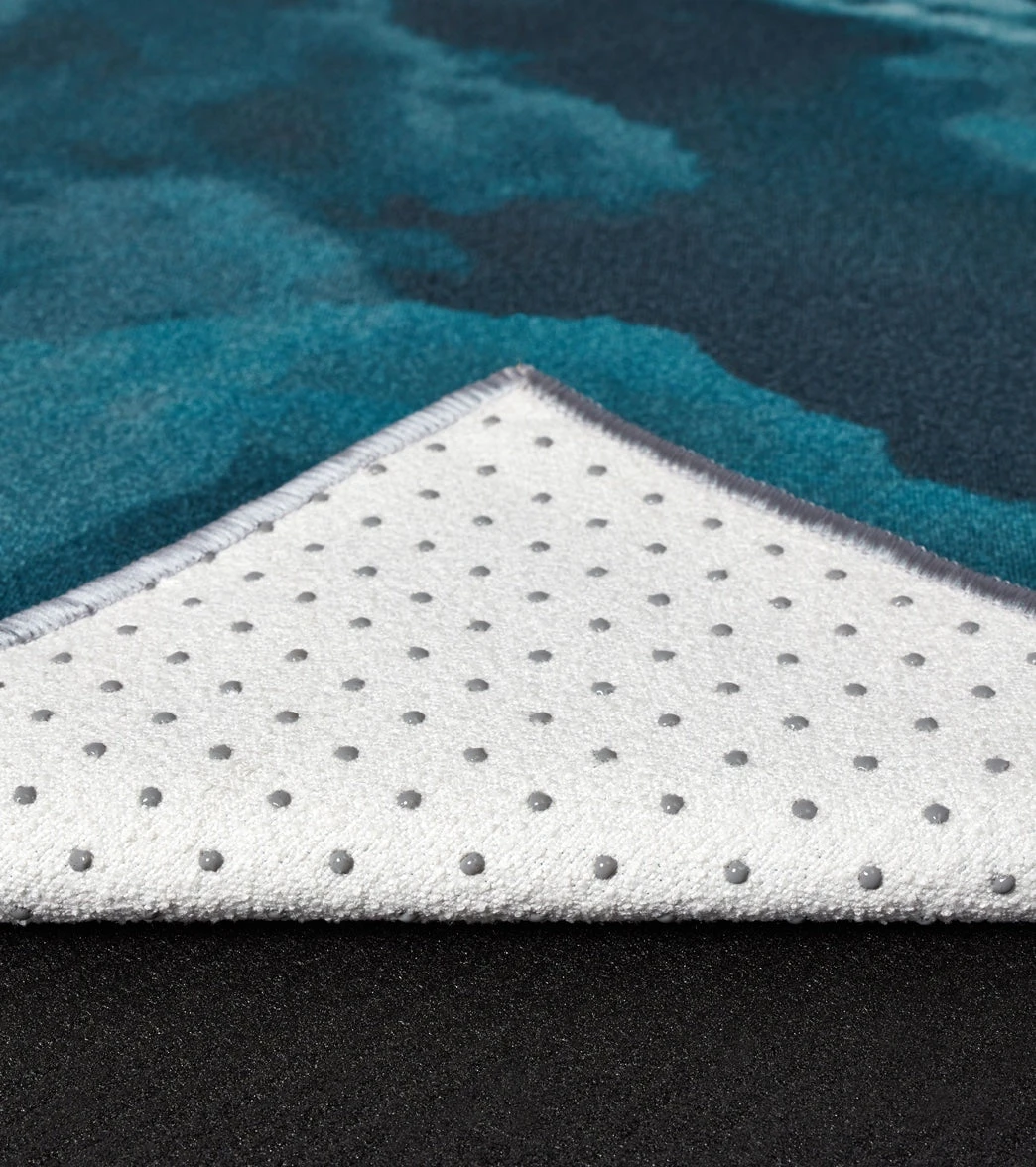 Manduka Yogitoes® Lunar Yoga Mat Towel - Image 4