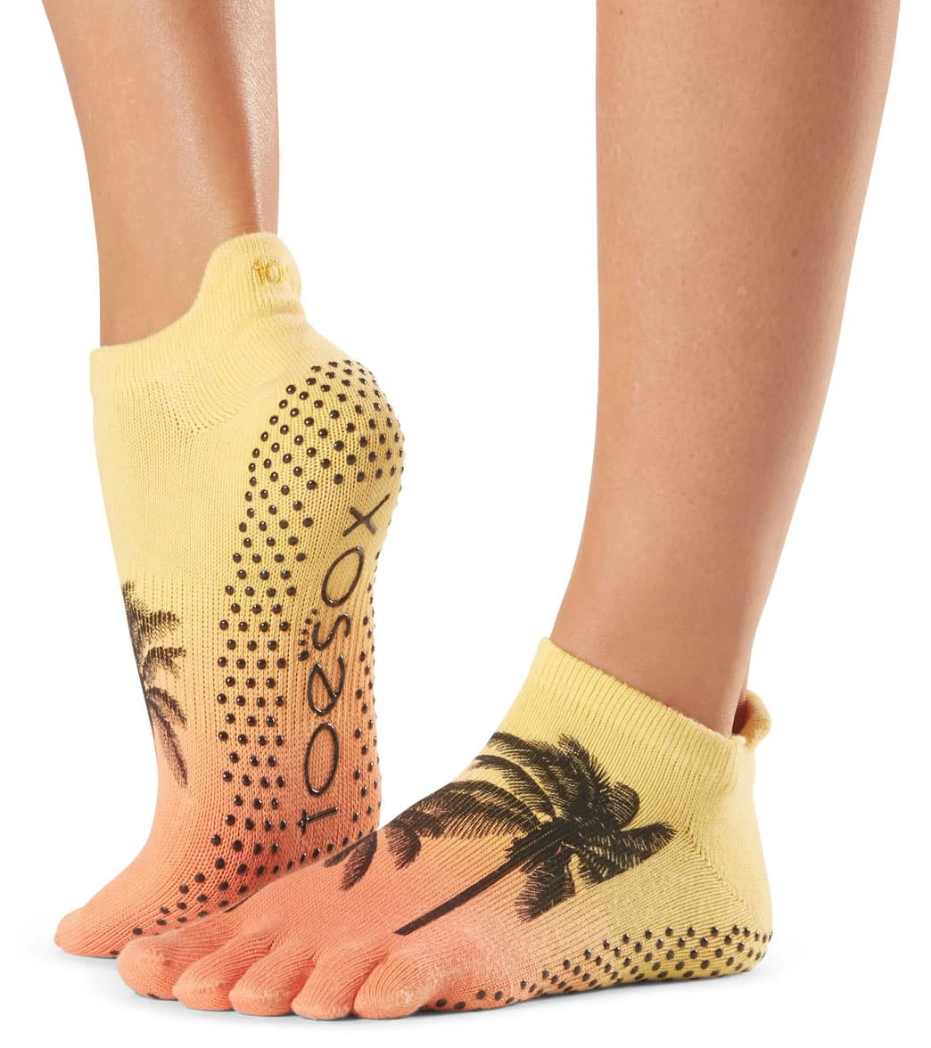 Toesox Low Rise Full-Toe Yoga Grip Socks Escape - Image 2